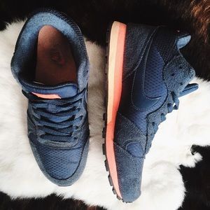 Nike High Top Suede Retro Vintage Sneaker Neon